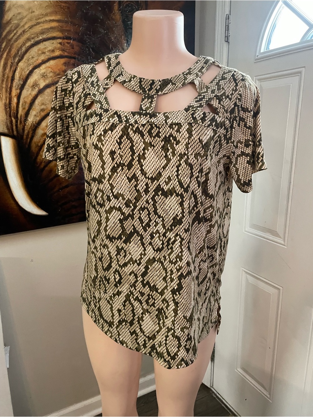New with Tags Cato Snakeskin Print Cutout blouse Top shirt size small